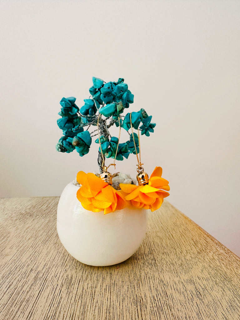 Aretes en tela tipo flor amarillos
