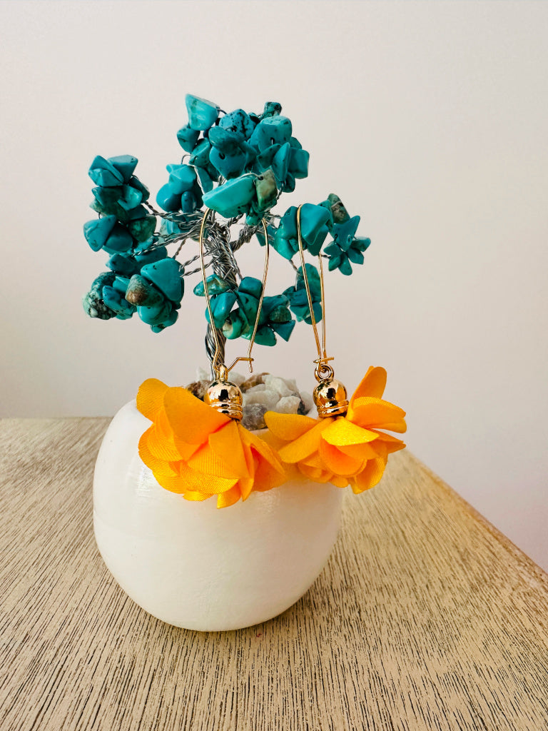 Aretes en tela tipo flor amarillos