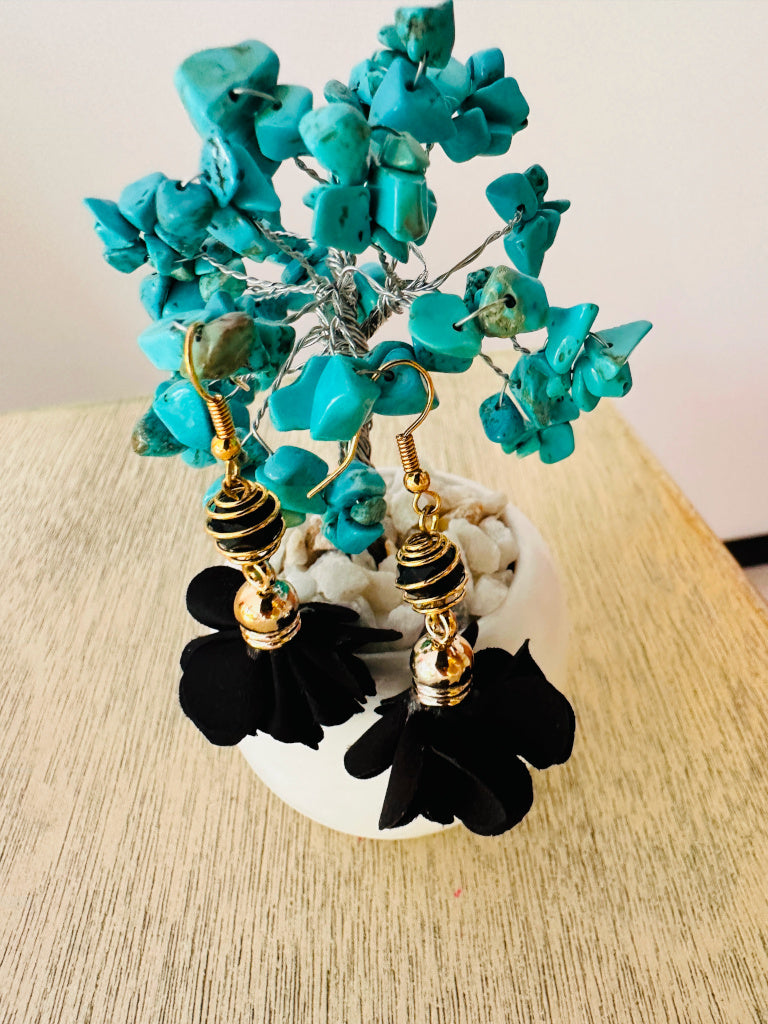 Aretes en tela tipo flor negros