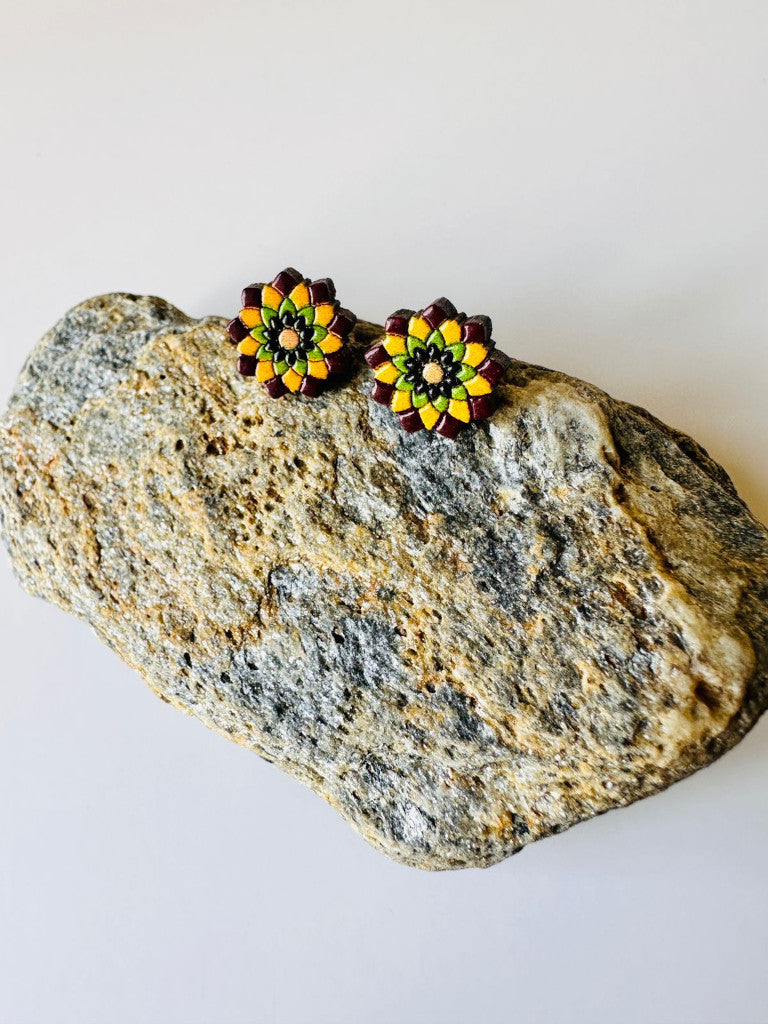 Aritos mandala flor pintados en madera