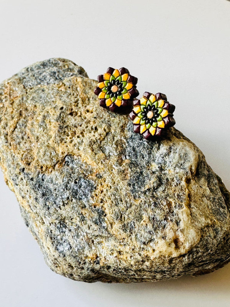 Aritos mandala flor pintados en madera