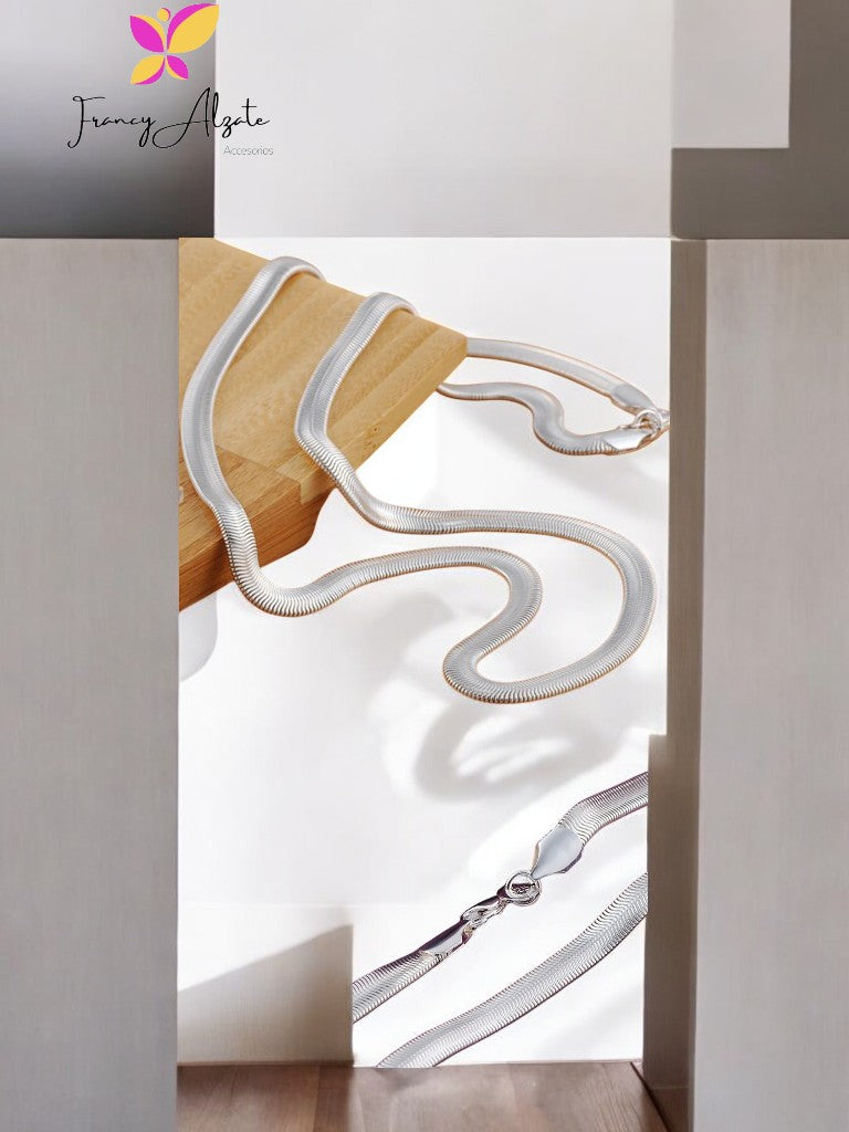 Cadena plana espina de serpiente en baño de plata