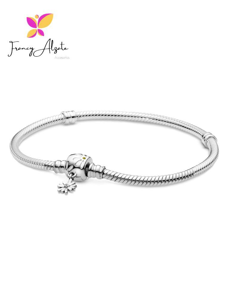 Pandora con broche grabado de margaritas y dije colgante