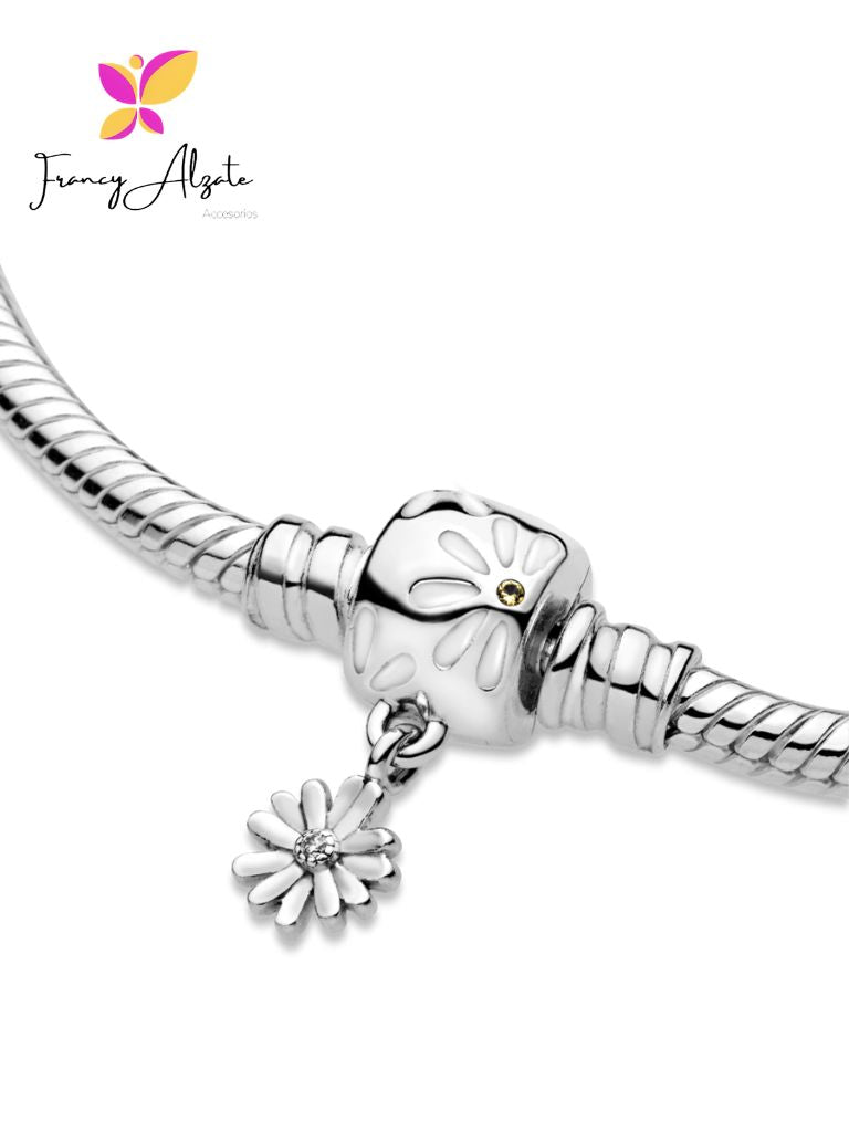 Pandora con broche grabado de margaritas y dije colgante