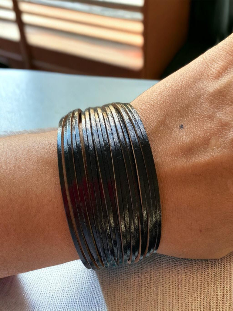 Pulsera de cuero negra