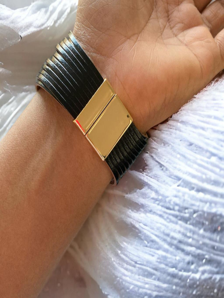 Pulsera de cuero negra