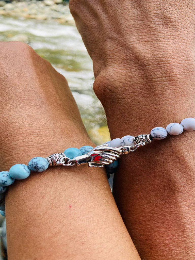 Set de pulseras de piedras naturales con dijes de mano