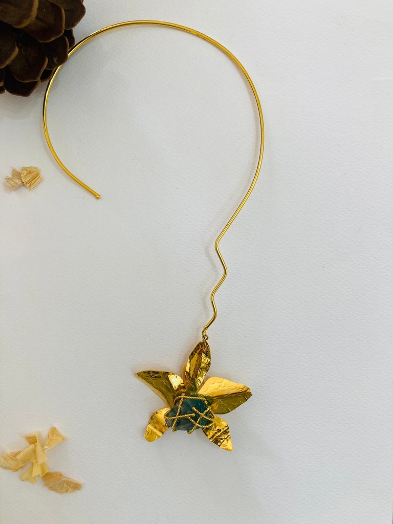 Collar hoja con piedra con baño de oro 24K