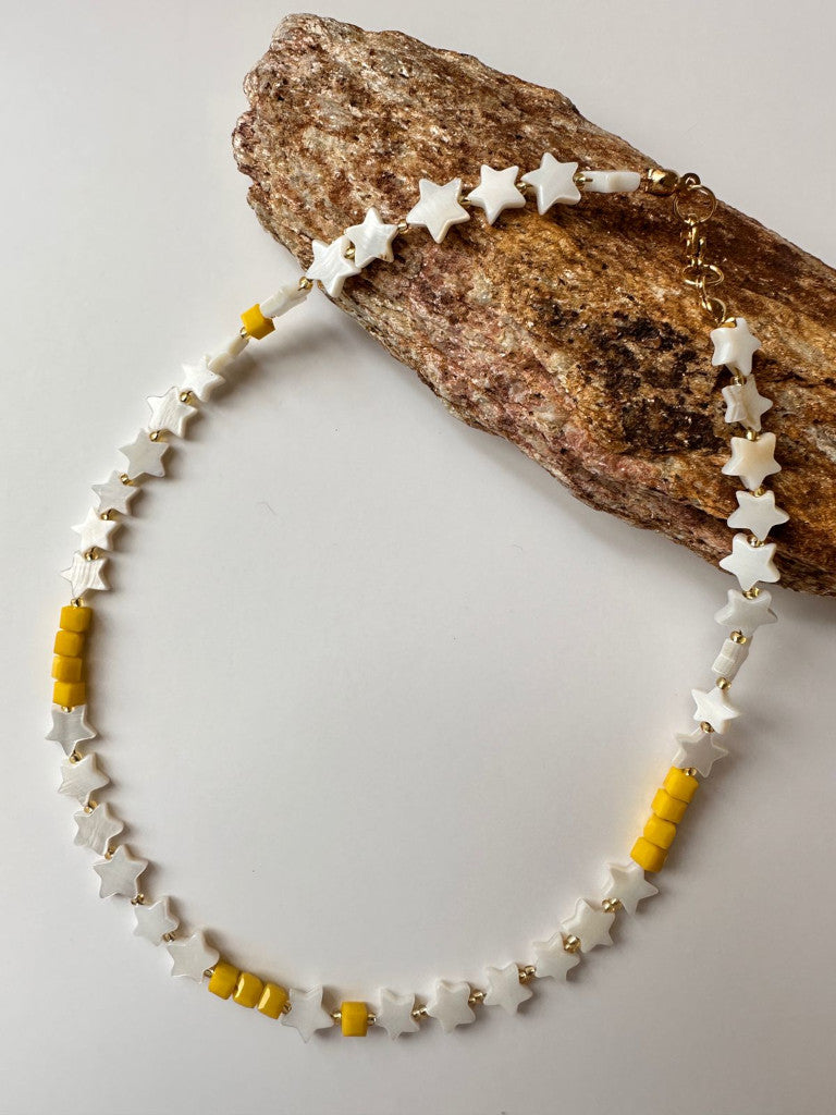 Choker de estrellas y cubos