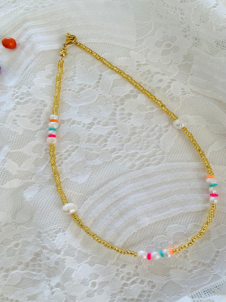 Choker de perla de rio y chaquiras