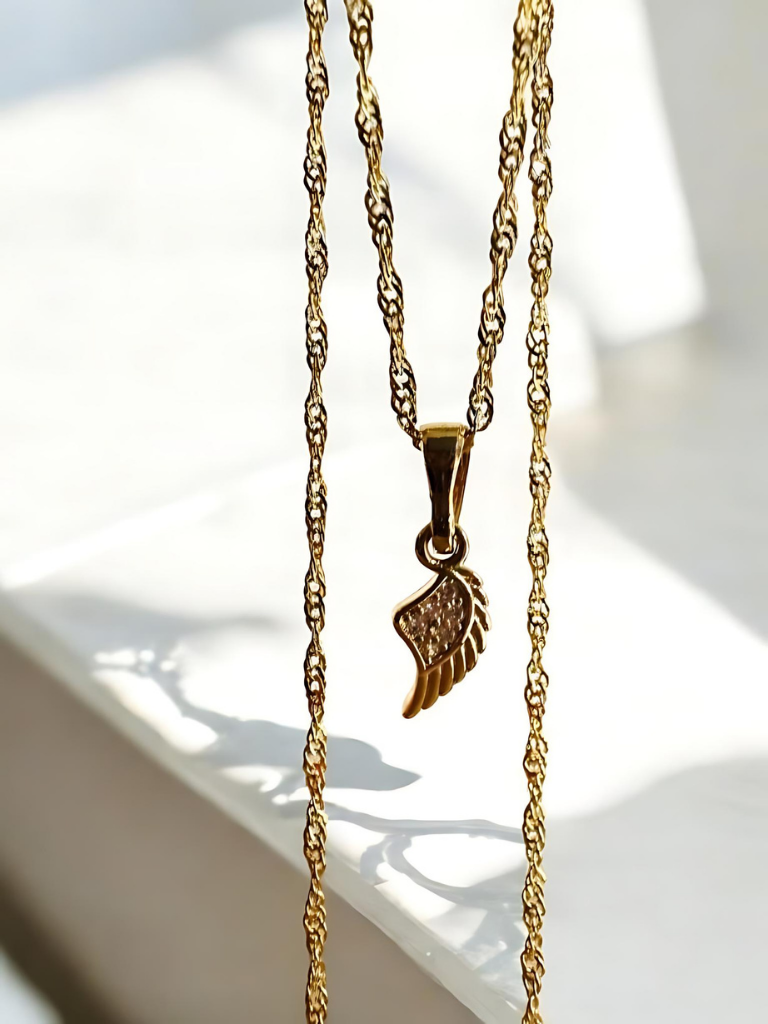 Dije ala pequeña oro laminado 18k