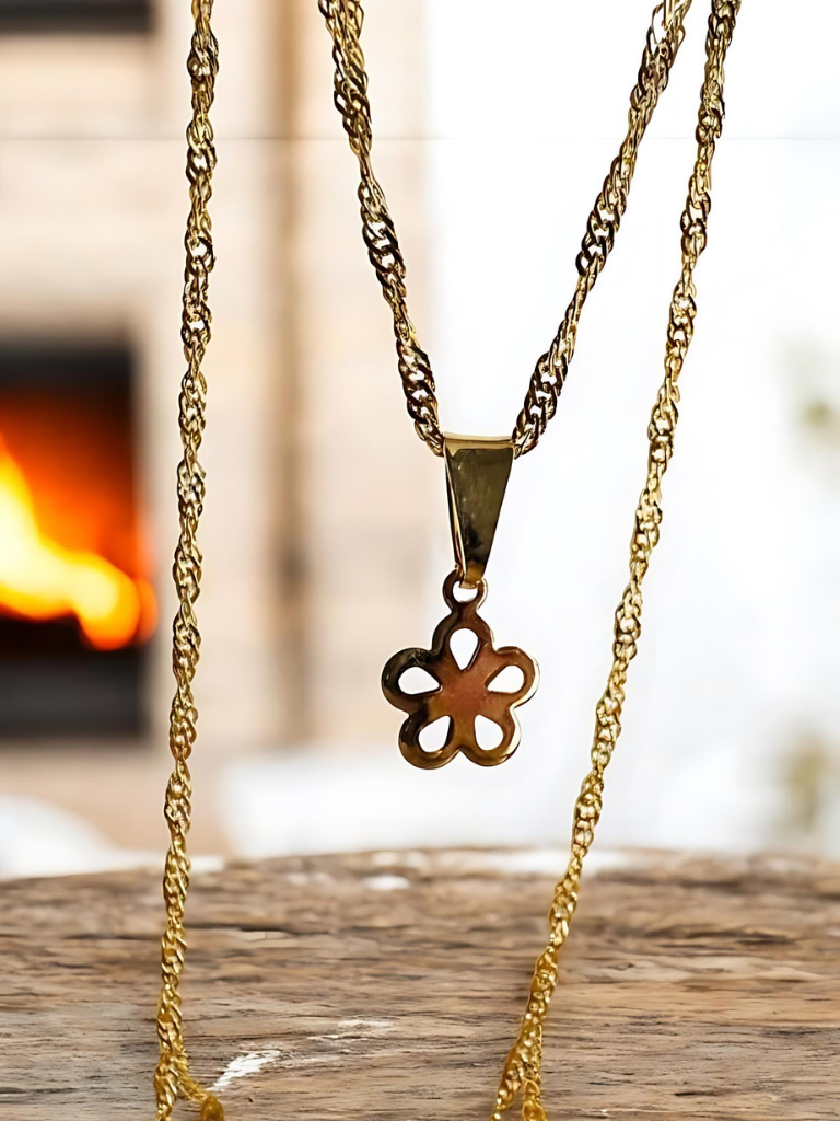 Dije margarita oro laminado 18k