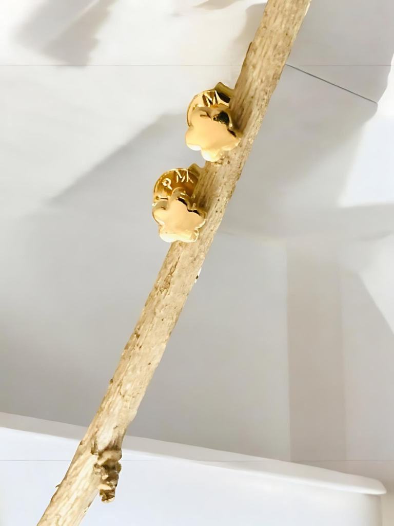 Topos flor mini en oro laminado 18k