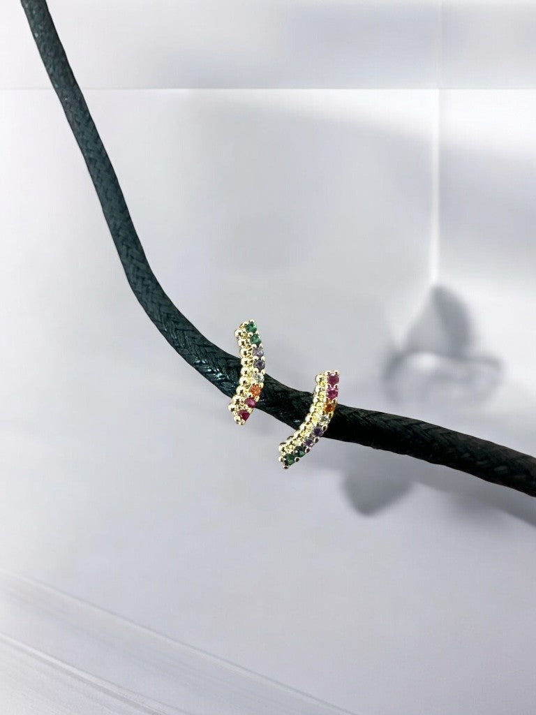 Topos curvos de circones coloridos en oro laminado 18k