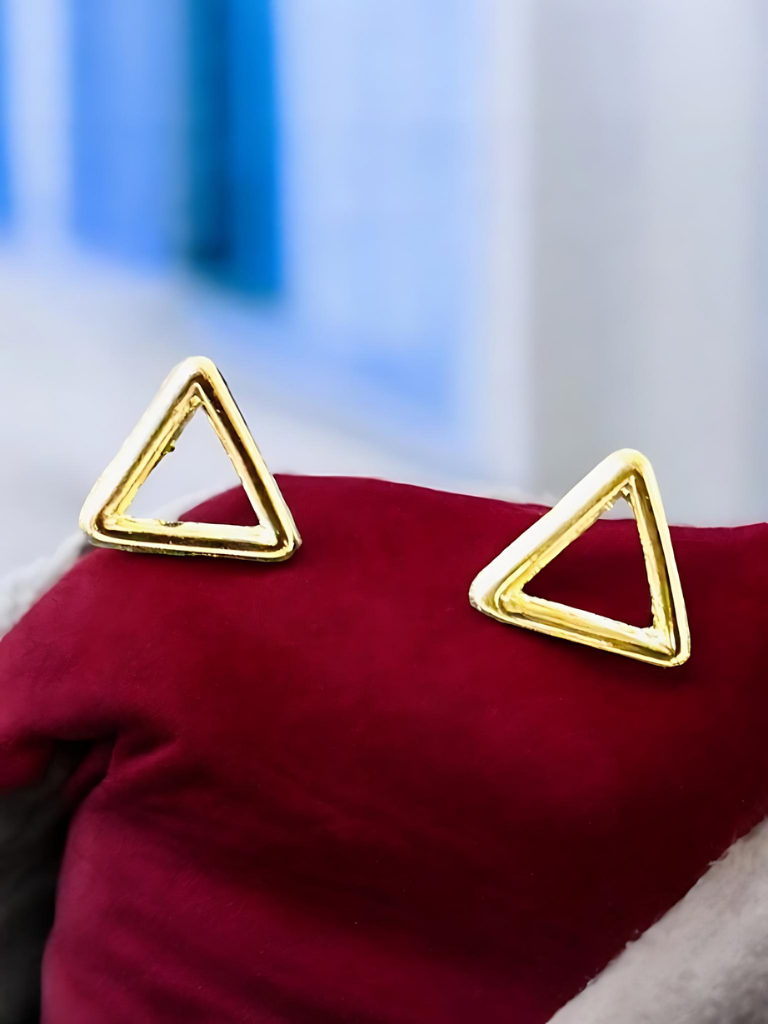 Topos triángulo liso en oro laminado 18k