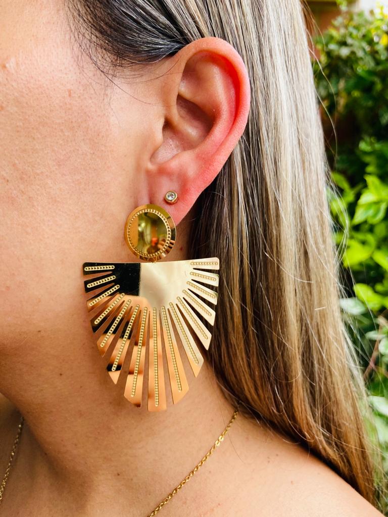 Aretes maxitopos tipo flor en acero