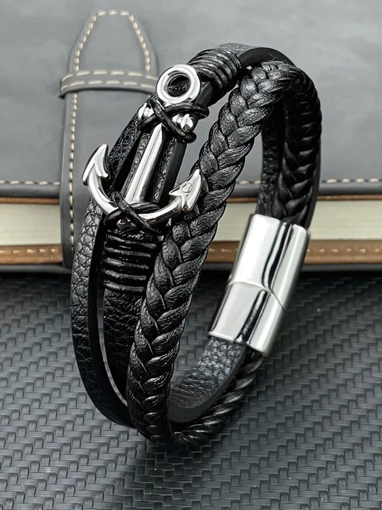 Pulsera multicapa en cuero negro con ancla