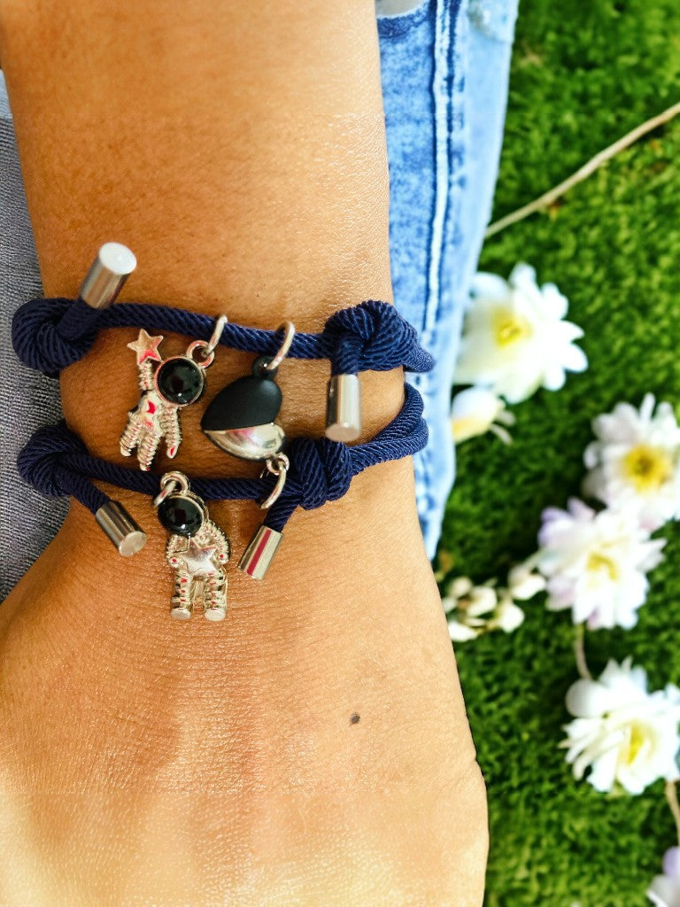 Set de pulseras astronautas broche corazón